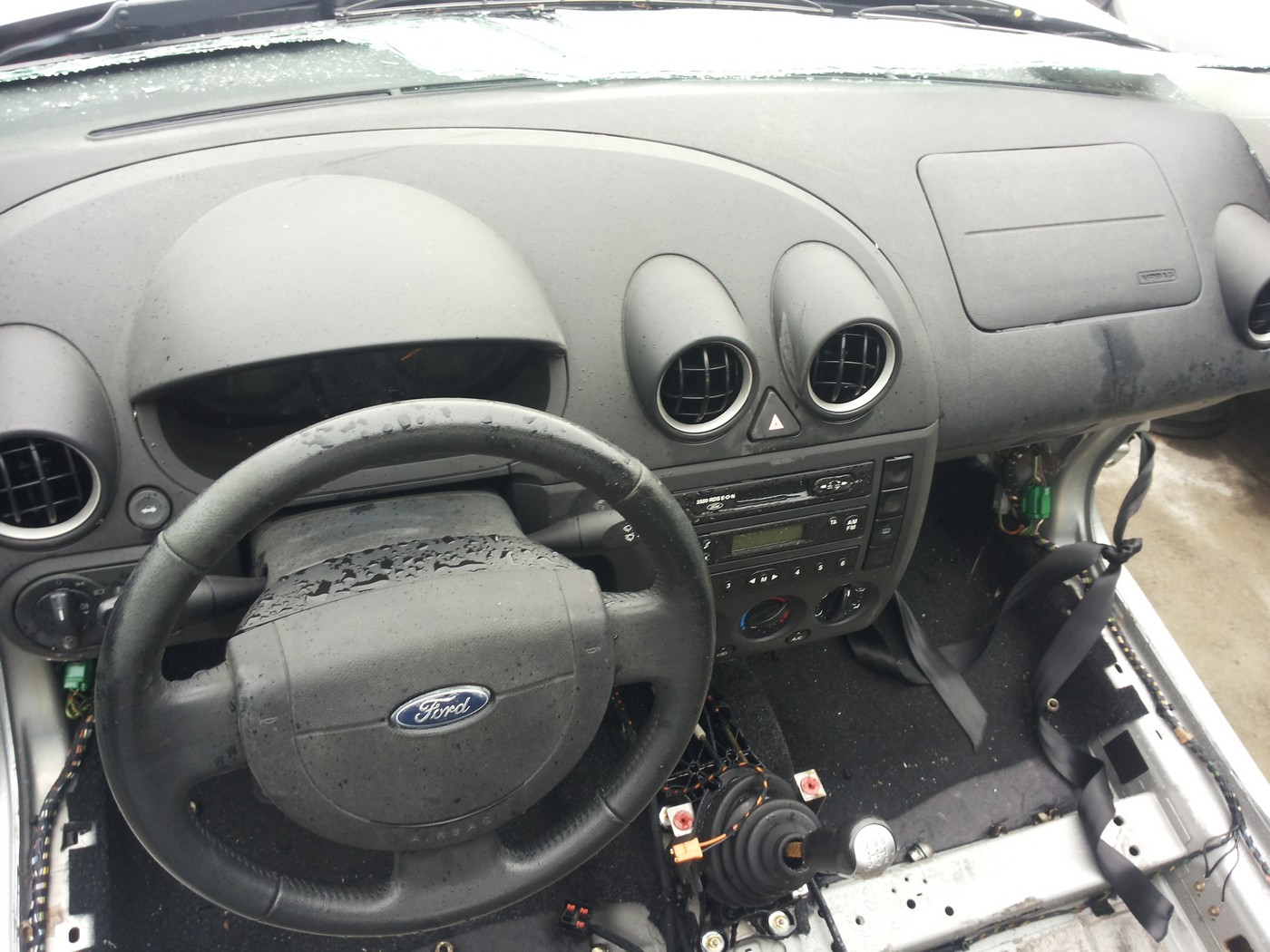 Ford fiesta 5usi an 2004 motor 1.4 benzina 